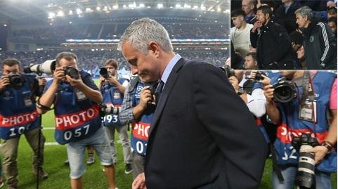 HLV Mourinho đang đau đầu tìm lối thoát khủng hoảng
