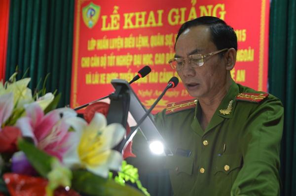 Đại tá Lê Xuân Hoài – Phó Giám đốc Cảnh sát PC&CC tỉnh phát biểu tại Lễ khai giảng.