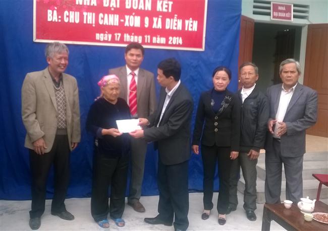 UBMTTQ tỉnh bàn giao “nhà đại đoàn kết”                                        cho bà Chu Thị Canh ở huyện Diễn Châu