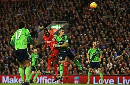 Bàn thắng của Benteke là không đủ để giúp Liverpool giành chiến thắng