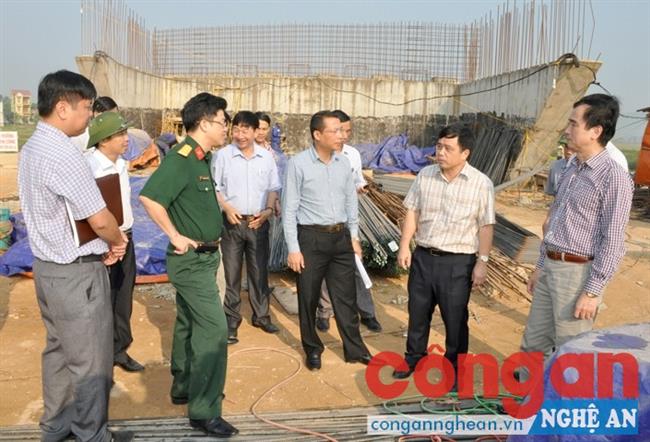 Lãnh đạo UBND tỉnh kiểm tra tiến độ thi công tuyến đường Thái Hòa - Hoàng Mai