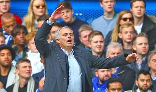 Chelsea sa sút, ai nên cần bị đổ lỗi? HLV trưởng Jose Mourinho, hay các cầu thủ?