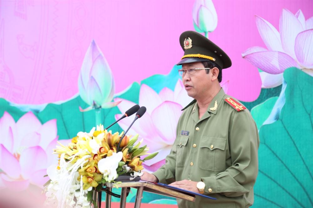 Đồng chí Đại tá Nguyễn Tiến Dần, Phó giám đốc Công an tỉnh khai mạc buổi lễ
