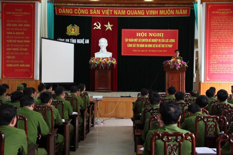 Đồng chí Thượng tá Nguyễn Đức Hải – Phó Giám đốc Công an tỉnh  phát biểu tại Hội nghị