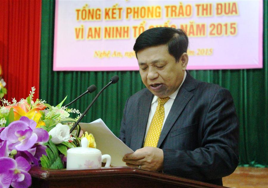 Đồng chí Nguyễn Xuân Đường, Phó Bí thư Tỉnh ủy, Chủ tịch UBND tỉnh Nghệ An biểu dương các kết quả phong trào thi đua của Công an các đơn vị trong cụm thi đua số 5