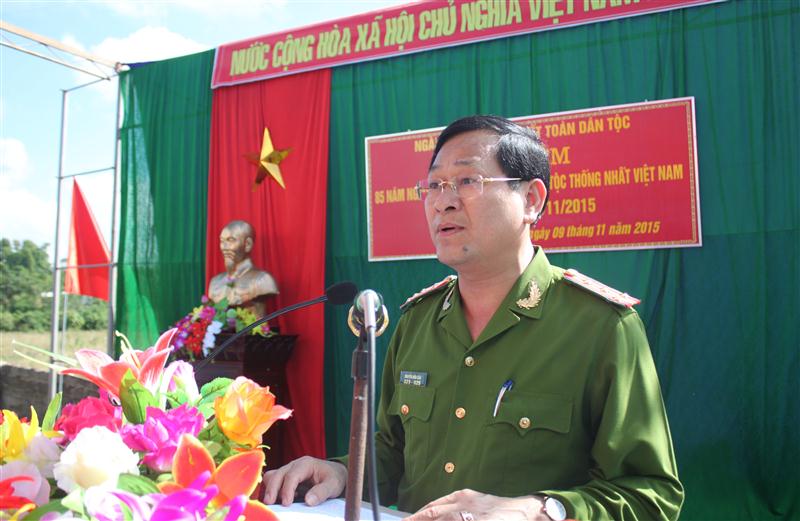 Đại tá Nguyễn Hữu Cầu, Ủy viên BTV Tỉnh ủy, Giám đốc Công an tỉnh Nghệ An đánh giá cao những kết quả trên các lĩnh vực mà bản Bàng đã đạt được