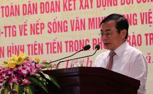 Đồng chí Nguyễn Văn Huy, Chủ tịch Ủy ban MTTQ tỉnh báo cáo kết quả các phong trào  