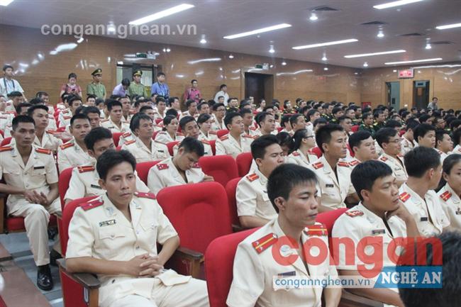 Đoàn viên thanh niên Công an tỉnh tham gia hoạt động kỷ niệm 85 năm Xô Viết Nghệ Tĩnh