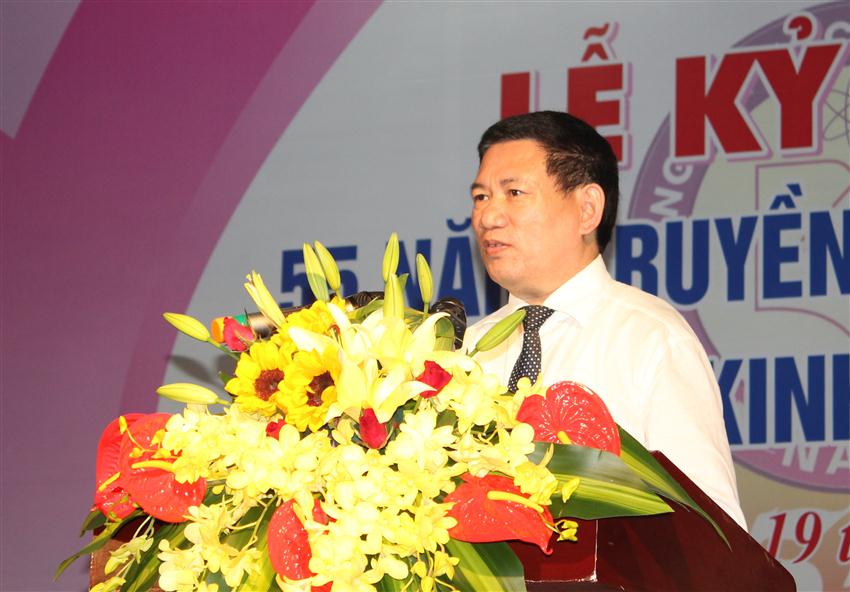 Đồng chí Hồ Đức Phớc, Bí thư Tỉnh ủy Nghệ An ghi nhận những thành tích đạt được của trường