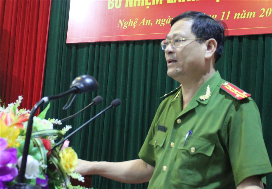 Đồng chí Đại tá Nguyễn Hữu Cầu, Giám đốc Công an tỉnh phát biểu tại buổi lễ