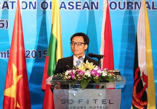 Phó Thủ tướng Vũ Đức Đam phát biểu tại lễ kỷ niệm 40 năm ngày thành lập Liên đoàn các nhà báo ASEAN. Ảnh: VGP/Đình Nam 