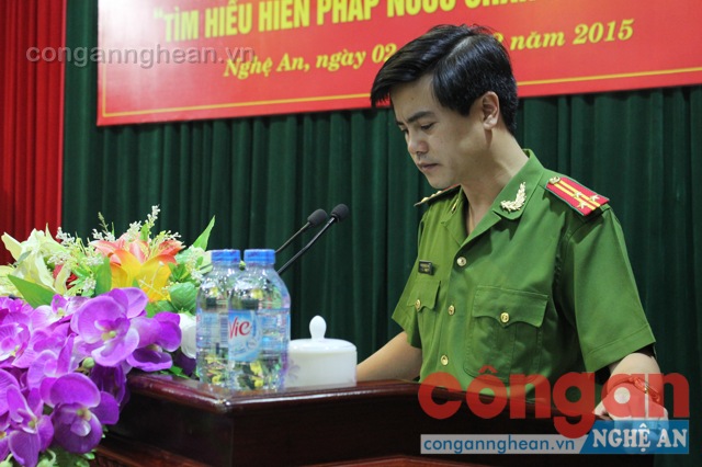 Đồng chí Thượng tá Nguyễn Đức Hải, Phó Giám đốc Công an tỉnh phát biểu tại hội nghị