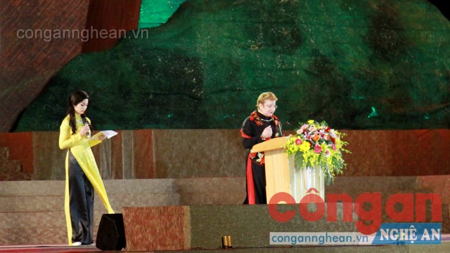 Bà Katherine Muller-Marin - Trưởng đại diện Văn phòng UNESCO tại Việt Nam phát bieur tại buổi lễ.