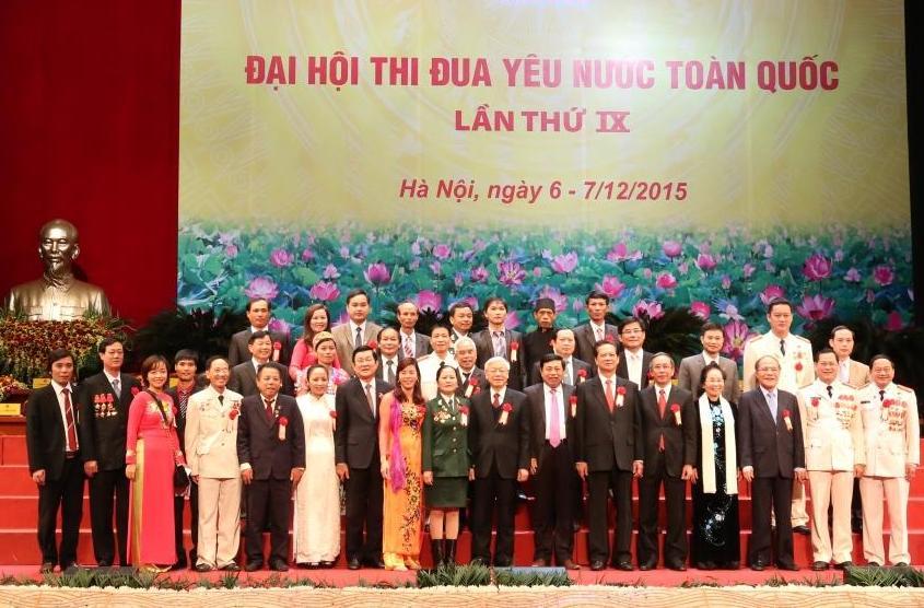 Các đồng chí Lãnh đạo Đảng, Nhà nước chụp ảnh với Đoàn Đại biểu tỉnh Nghệ An