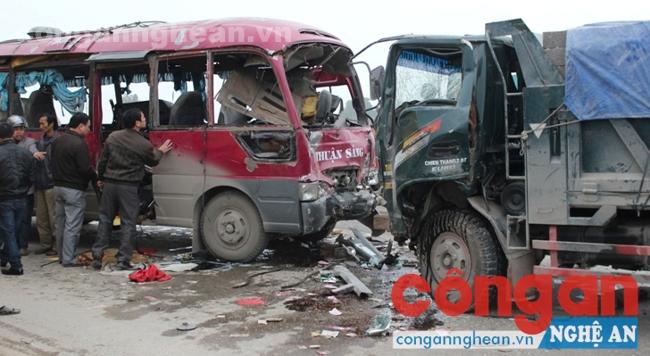  Vụ tai nạn nghiêm trọng của nhà xe Thuận Sáng xuất phát từ việc vận chuyển hàng ký gửi không đúng quy định