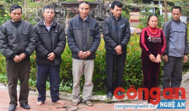 Nhóm đối tượng đánh bạc bị Công an huyện Yên Thành bắt giữ