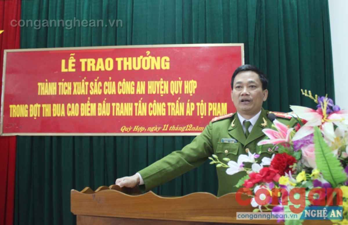 Đồng chí Đại tá Nguyễn Mạnh Hùng, Phó Giám đốc Công an Nghệ An biểu dương thành tích của Công an huyện Quỳ Hợp trong thời gian qua