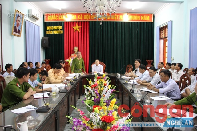 Đoàn liên ngành làm việc với UBND huyện Hưng Nguyên và đại diện lãnh đạo, chủ bến bãi các xã ven sông Lam
