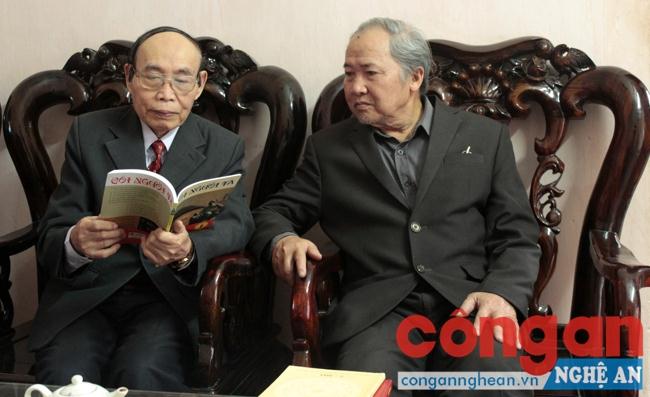 Hai ông Nguyễn Quang Hoài và Phạm Hữu Huệ chia sẻ về nhóm Cà phê Kiều