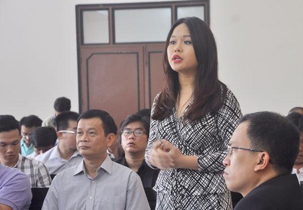 Bà Trần Ngọc Bích - Giám đốc Tân Hiệp Phát trả lời phần xét hỏi của HĐXX