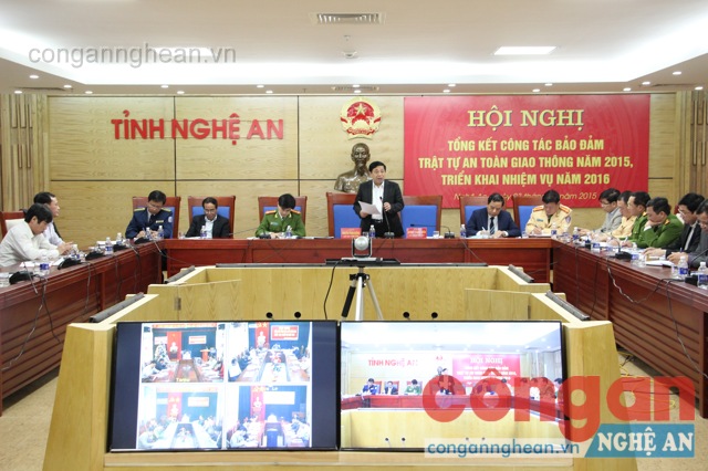 Đồng chí Nguyễn Xuân Đường - Chủ tịch UBND tỉnh, Trưởng ban ATGT tỉnh, phát biểu kết luận hội nghị