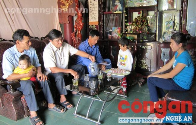 Cụ Nguyễn Viết Khai thăm hỏi, động viên giáo dân sống tốt đời đẹp đạo