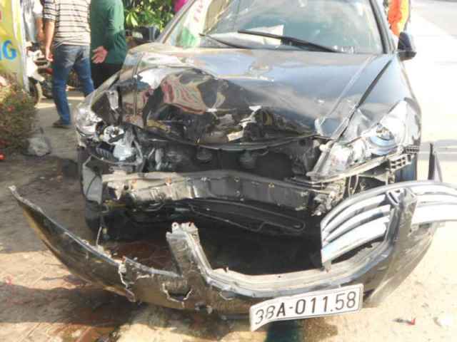Chiếc ô tô sau khi gây tai nạn