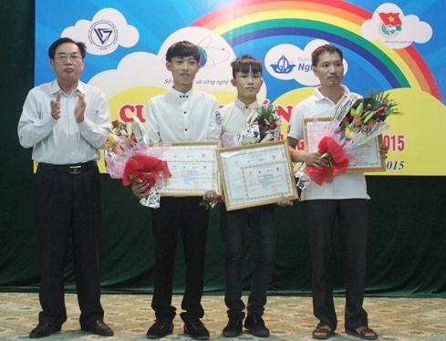 2 em Hoàng Anh Tuấn và Hoàng Đức Tuấn                nhận giải Đặc biệt tại Cuộc thi Sáng tạo trong thanh, thiếu niên, nhi đồng tỉnh Nghệ An 2015