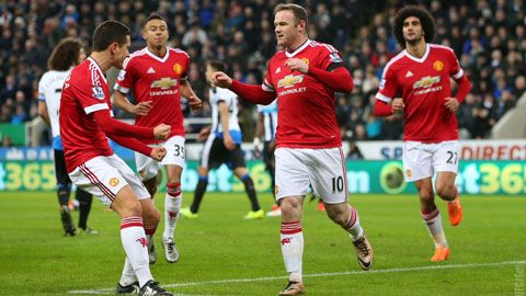 Rooney ăn mừng pha sút phạt penalty thành công