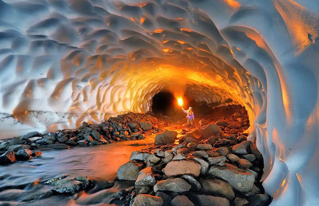 Đường hầm bằng tuyết vô cùng độc đáo ở Nga