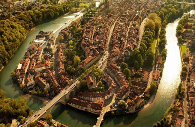Thành phố Bern với vẻ đẹp như trong truyện cổ tích khi nhìn từ trên không