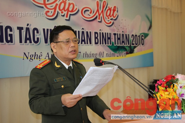 Đồng chí Thượng tá Nguyễn Bá Minh - Phó Tổng biên tập Báo Công an Nghệ An khai mạc hội nghị