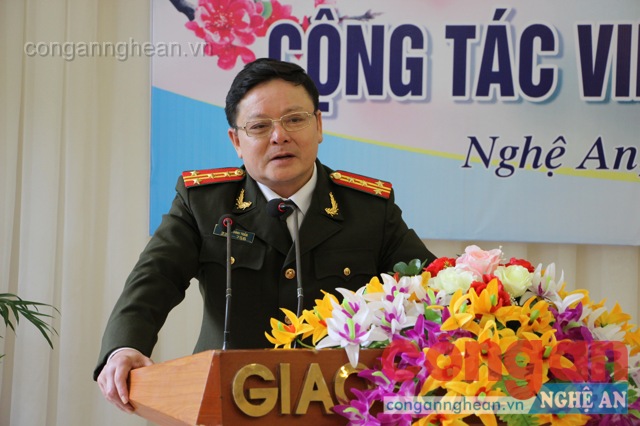 Đồng chí Đại tá Nguyễn Đình Trần - Tổng biên tập phát biểu ghi nhận và đánh giá cao những đóng góp của các CTV trong năm 2015 và đề nghị các CTV cùng đồng hành với báo trong thời gian tới