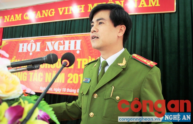 Đồng chí Thượng tá Nguyễn Đức Hải - Phó Giám đốc Công an tỉnh phát biểu tại hội nghị