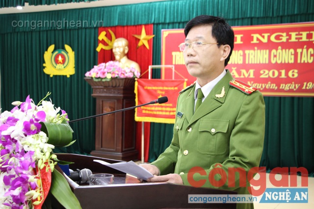 Đồng chí Đại tá Lê Văn Thái - Trưởng Công an huyện Hưng Nguyên khai mạc hội nghị
