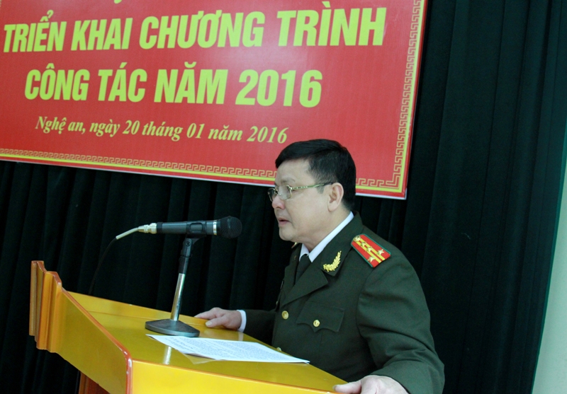 Đại tá Nguyễn Đình Trần, Tổng biên tập Báo Công an Nghệ An khai mạc Hội nghị.