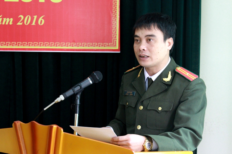Đồng chí Thiếu tá Hồ Viết Dũng, Phó Tổng biên tập Báo Công an Nghệ An phát động phong trào thi đua năm 2016.