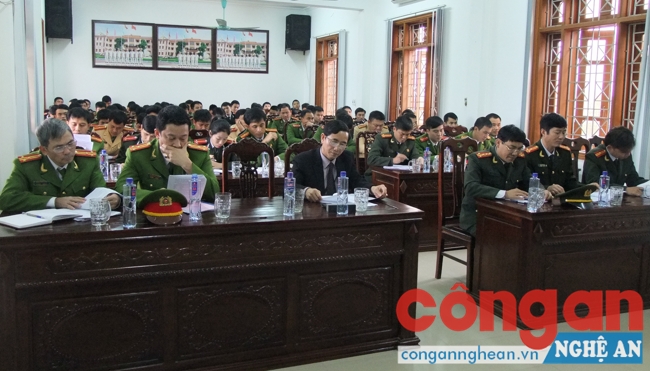 Lãnh đạo và CBCS Công an huyện Nghĩa Đàn tham dự hội nghị.