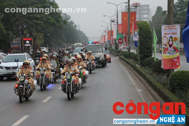 Diễu hành tại các tuyến đường thường hay xảy xa ùn tắc giao thông, dừng đỗ xe không đúng nơi quy định như: Đường Trần phú, Trường Thi, Lê Hồng Phong, Lê Lợi, Hồng Sơn. 