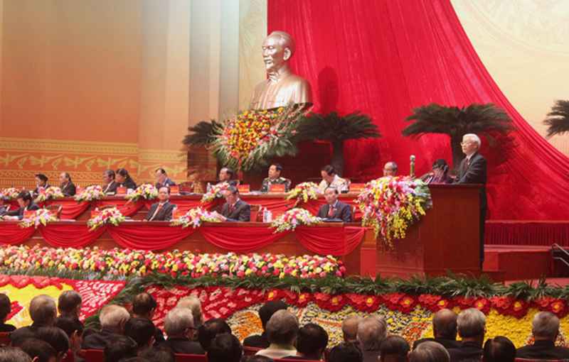 Tổng Bí thư Nguyễn Phú Trọng trình bày Báo cáo của Ban Chấp hành Trung ương Đảng khóa XI về các văn kiện Đại hội lần thứ XII của Đảng