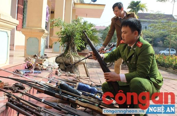 Công an huyện Yên Thành vận động nhân dân giao nộp nhiều súng tự chế