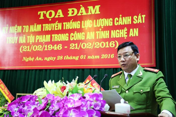 Đồng chí Đại tá Trần Văn Minh, Trưởng phòng Cảnh sát truy nã tội phạm CANA đọc diễn văn buổi lễ tọa đàm