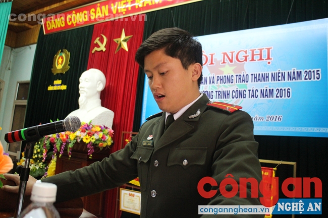 Đồng chí Trung úy Nguyễn Đình Khánh – Phó bí thư Đoàn thanh niên Công an tỉnh phát biểu tại hội nghị