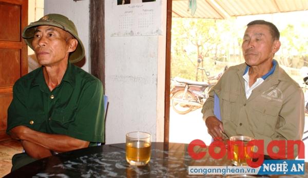 Ông Lê Công Hán và ông Lê Văn Trường phản ánh sự việc với phóng viên