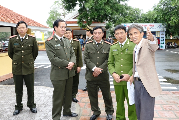  Đại tá Lê Văn Sao, Giám đốc Công an tỉnh kiểm tra công tác đảm bảo ANTT tại Khu di tích Nguyễn Du