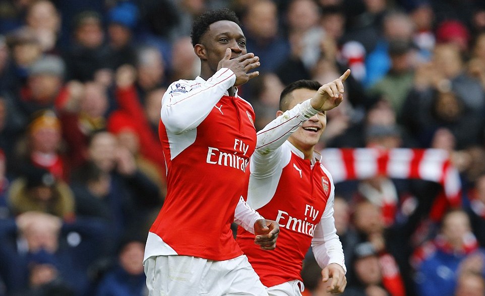 Danny Welbeck ấn định 2-1 cho Arsenal ở phút 90+5