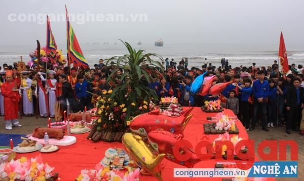  Ngư dân phường Quỳnh Phương, TX Hoàng Mai làm lễ cầu ngư, mong ước một năm “thuận buồm xuôi gió”