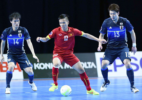 ĐT futsal Việt Nam (áo đỏ) rất tự tin dù phải chạm trán đối thủ mạnh