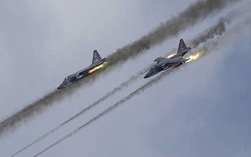 Máy bay Nga không kích các mục tiêu khủng bố ở Syria. (Ảnh: alalam)