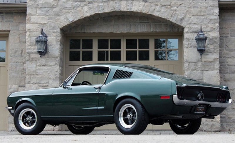 2. 1968 Ford Mustang GT 390 trong phim Bullitt (1968).